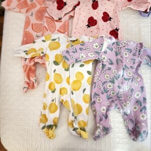 4 Sleep and play with 2 sleep sac